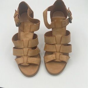Apt9 Sandal with 3 1/2” heel Size 6.5 Tan Price $25